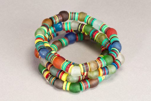 Bracelet africain bakélite et pâte de verre recyclé – Image 2