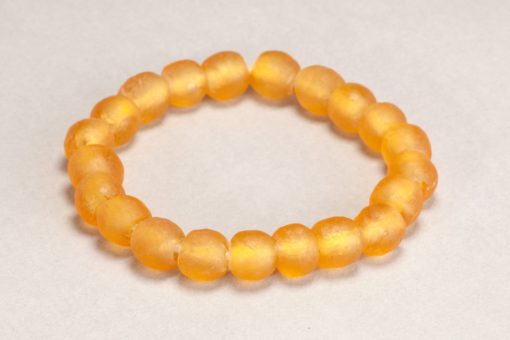 Bracelet unicolore en perles de verre recyclées "Translucide" – Image 8