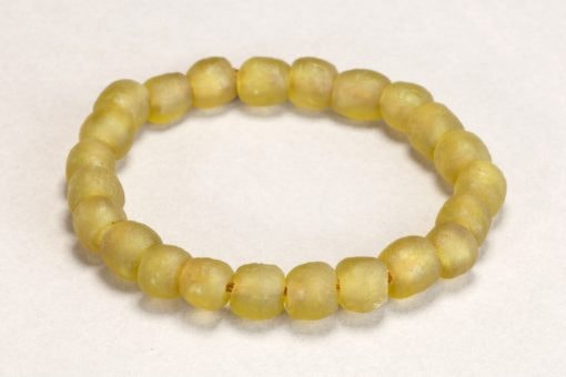 Bracelet unicolore en perles de verre recyclées "Translucide" – Image 11