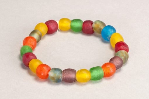 Bracelet africain en perles de verre recyclées "Translucide" – Image 4