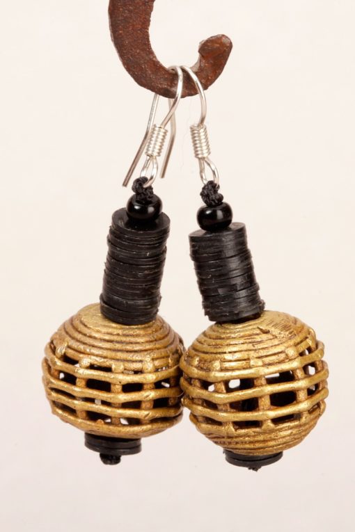 Boucles d'oreilles africaines : bakélite et grosse boule de bronze – Image 3