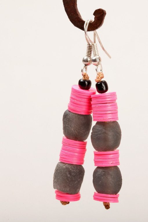 Boucles d'oreilles africaines : deux perles de verre et bakélite – Image 7