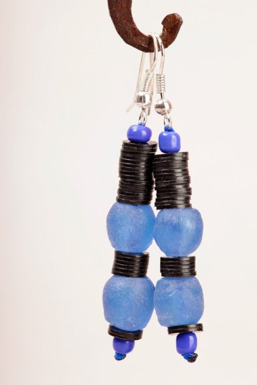 Boucles d'oreilles africaines : deux perles de verre et bakélite – Image 2