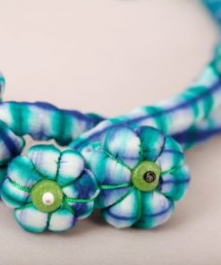 Collier talisman en calicot à deux fleurs