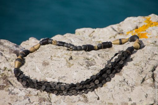 Collier africain en bakélite, bronze et pâte de verre "Pépite" – Image 3