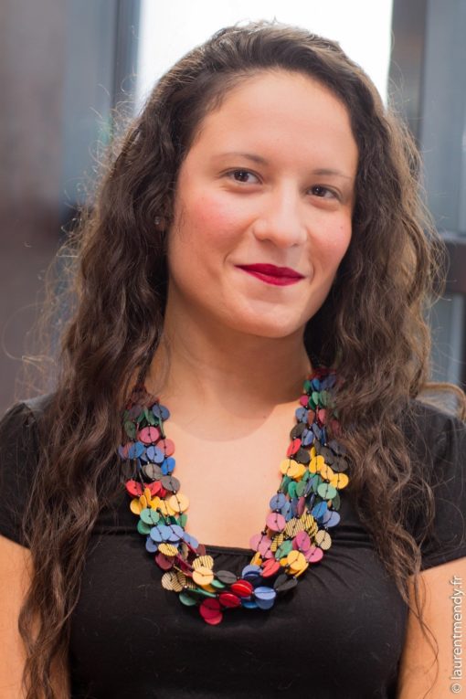 Collier africain en perles de bakélites posées en disque – Image 2