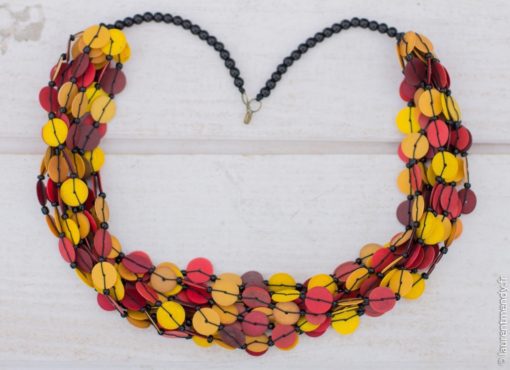 Collier africain en perles de bakélites posées en disque – Image 4