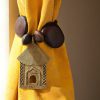 Embrasse de rideaux africains avec cabanon sculptée Akan