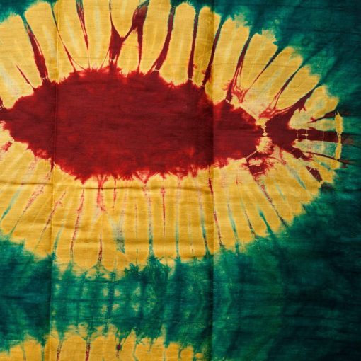 Tissu africain en bazin caramel, rouge et vert, motif feuille de palmier