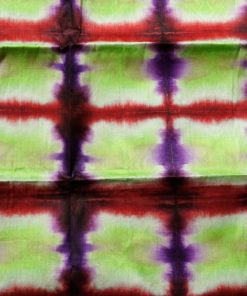 Tissu africain en bazin vert anis, rouge et violet, motif ruche