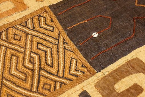 Raphia Kuba avec cauris (44cm X 145cm)