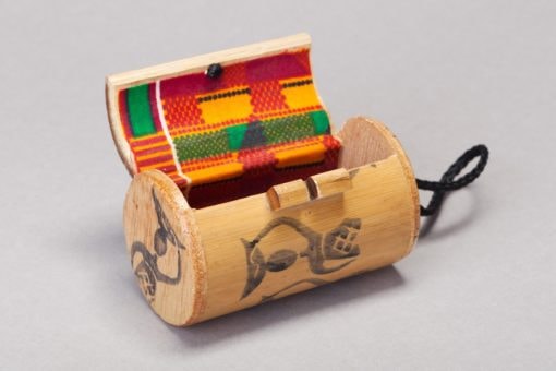 Boîte traditionnelle africaine en bambou