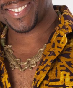 Collier en pâte de verre et grosse pièce de bronze crocodile