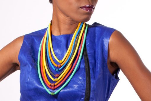 Collier africain en perles bakélite, pâte de verre et corne "Saba" – Image 7