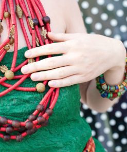 Collier africain en perle bakélite et tube d'ébène ou d'os : Tribu
