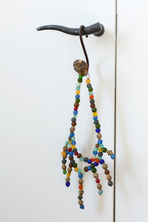 Collier en perles de verre et bronze "Larme de verre" – Image 2