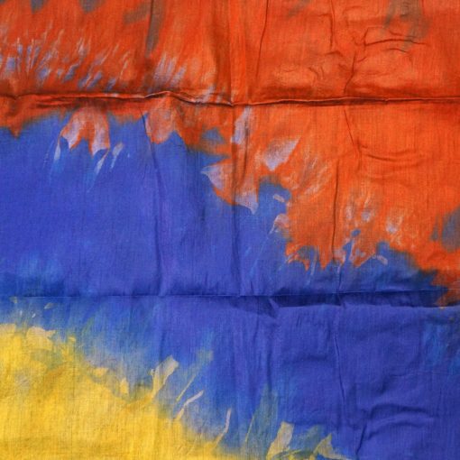 Tissu africain en bazin bleu lapis, jaune et orange, motif tamberma