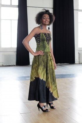 Robes en tissu Bazin teint à la main