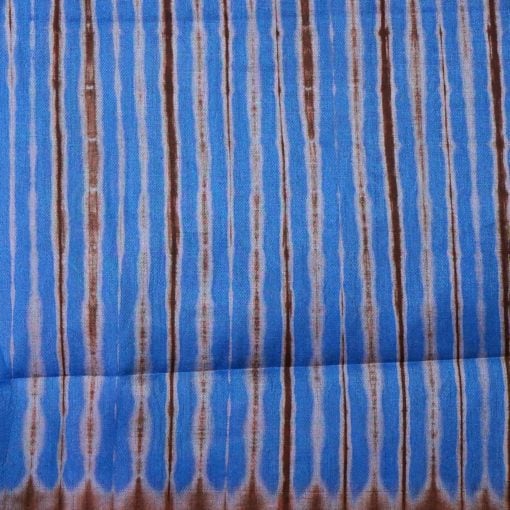 Tissu africain en bazin bleu, gris et brun, motif étoffe