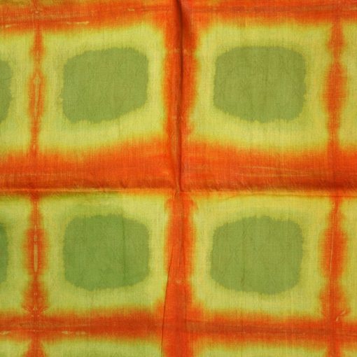 Tissu africain en bazin vert gazon, vert clair et orange au motif ruche