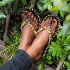 Tongs Africouleur avec perles multicolores