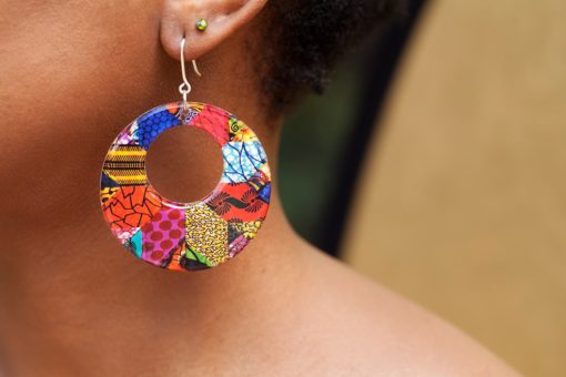 Boucles d'oreilles en résine et pagne "Bloué" – Image 2