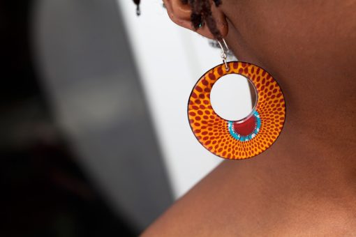 Boucles d'oreilles en résine et pagne "Bloué"