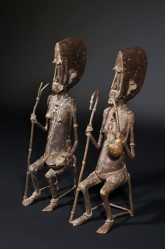 Couple de vieux Dogons en bronze du Mali