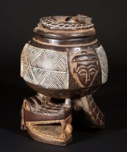 Boite africaine en bois décorée avec un crocodile