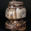 Boite africaine en bois décorée avec un crocodile