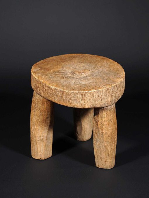 Tabouret africain du Togo en bois dur à 3 pieds