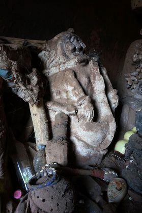 Fétiche en terre chez le féticheur vaudou