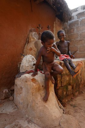 Les enfants sous la protection des fétiches
