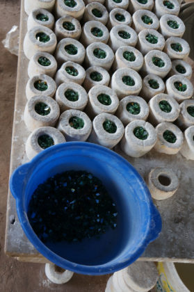 Verre pilé préparé dans les moules