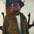 Veste africaine pour homme en bazin portée par Kery James