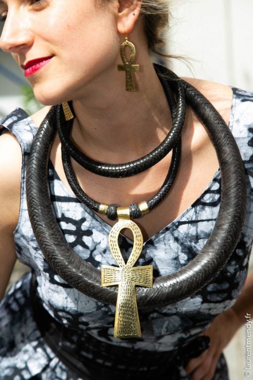 Collier en cuire et croix d'Ankh