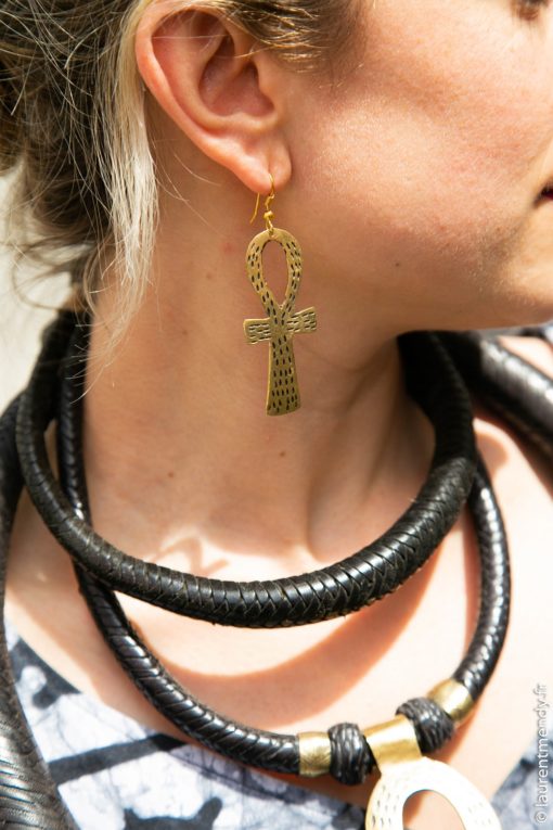 Collier en cuire et croix d'Ankh