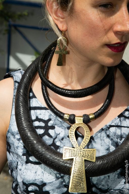 Collier en cuire et croix d'Ankh