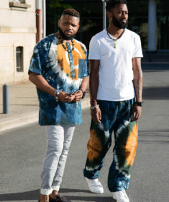 Haut et bas de boubou africain homme portés séparément