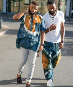 Haut et bas de boubou africain homme portés séparément