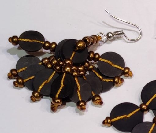 Boucles d'oreilles en bakélite noir et or