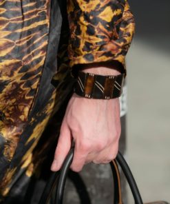 Bracelet en os strié