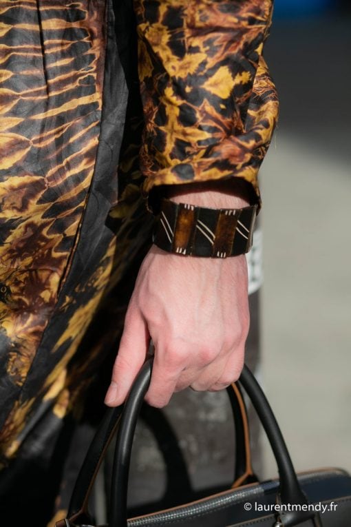 Bracelet en os strié