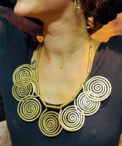 Collier en bronze frappé