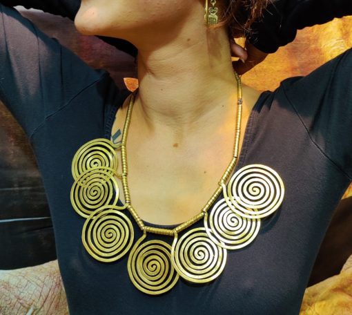 Collier en bronze frappé