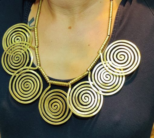 Collier en bronze frappé