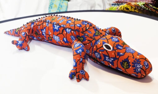 Crocodile en tissu africain