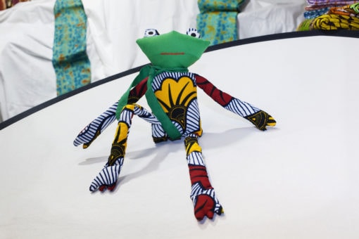 Grenouille en tissu africain