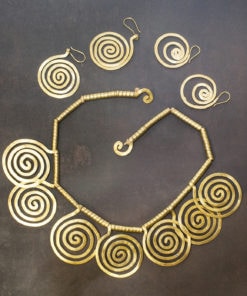 Collier africain en bronze frappé
