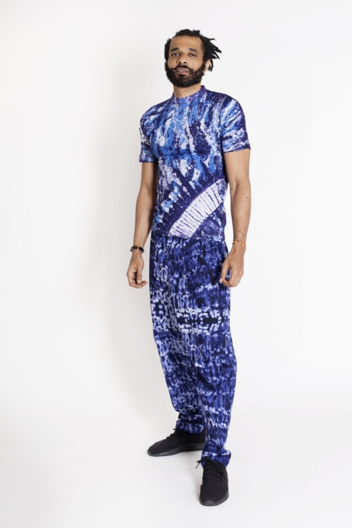 Tee shirt et pantalon teint à la main
